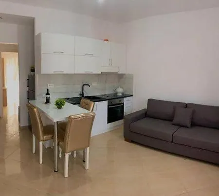 O-cyaneaalb Apartment Vlore