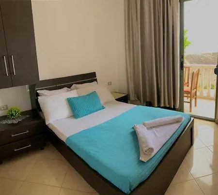 Apartment O-cyaneaalb *