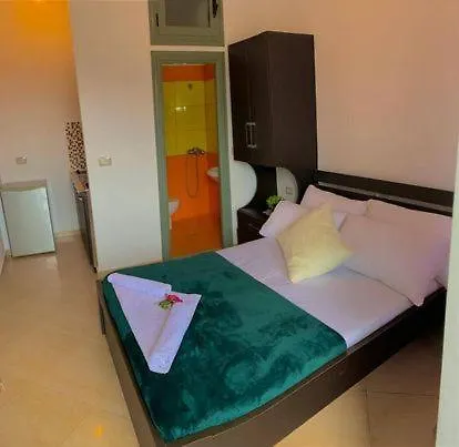 O-cyaneaalb Apartment Vlore