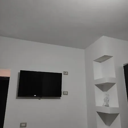 Apartment O-cyaneaalb *