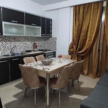 O-cyaneaalb Apartment Vlore