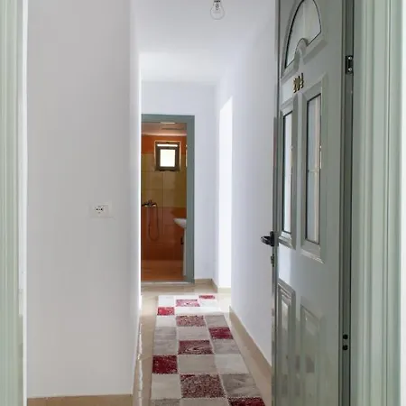Apartment O-cyaneaalb *