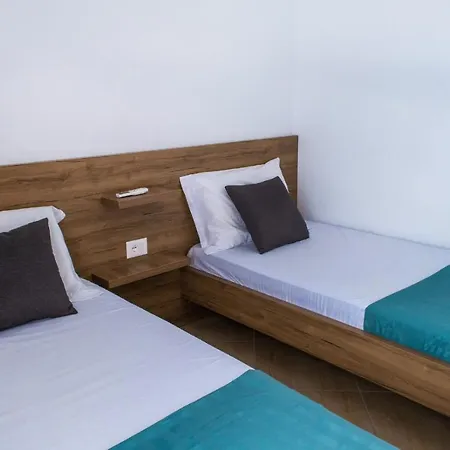 Apartment O-cyaneaalb *