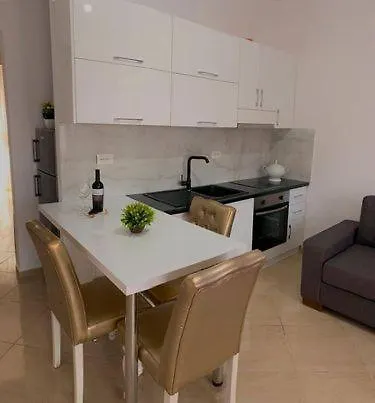 Apartment O-cyaneaalb *