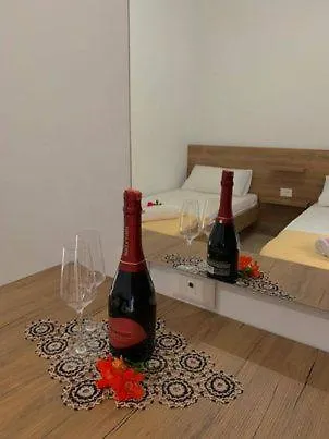 O-cyaneaalb Apartment Vlore