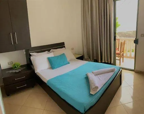 Apartment O-cyaneaalb *