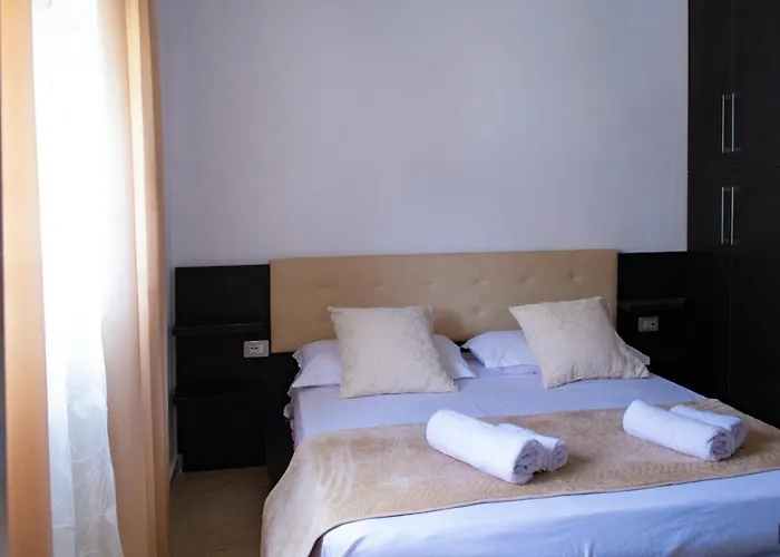 O-cyaneaalb Apartment Vlore