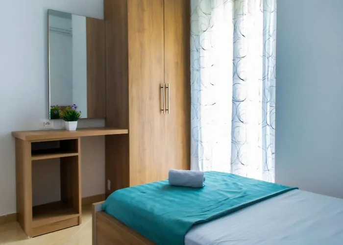 O-cyaneaalb * Vlorë