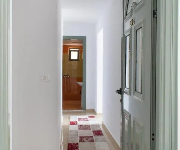 Apartment O-cyaneaalb *